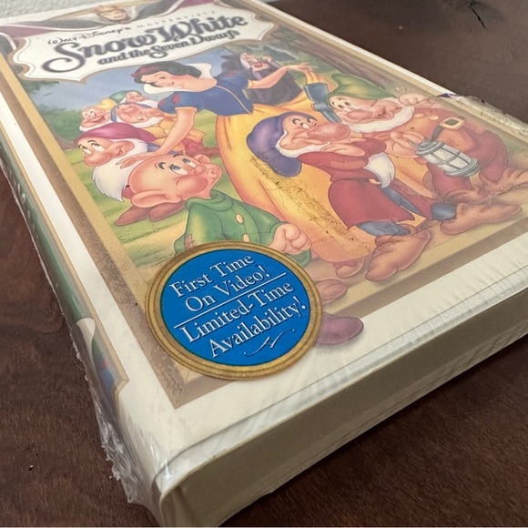Disney Masterpiece Collection Snow White And The Seven Dwarfs (VHS) NEW IN BOX - Picture 9 of 9